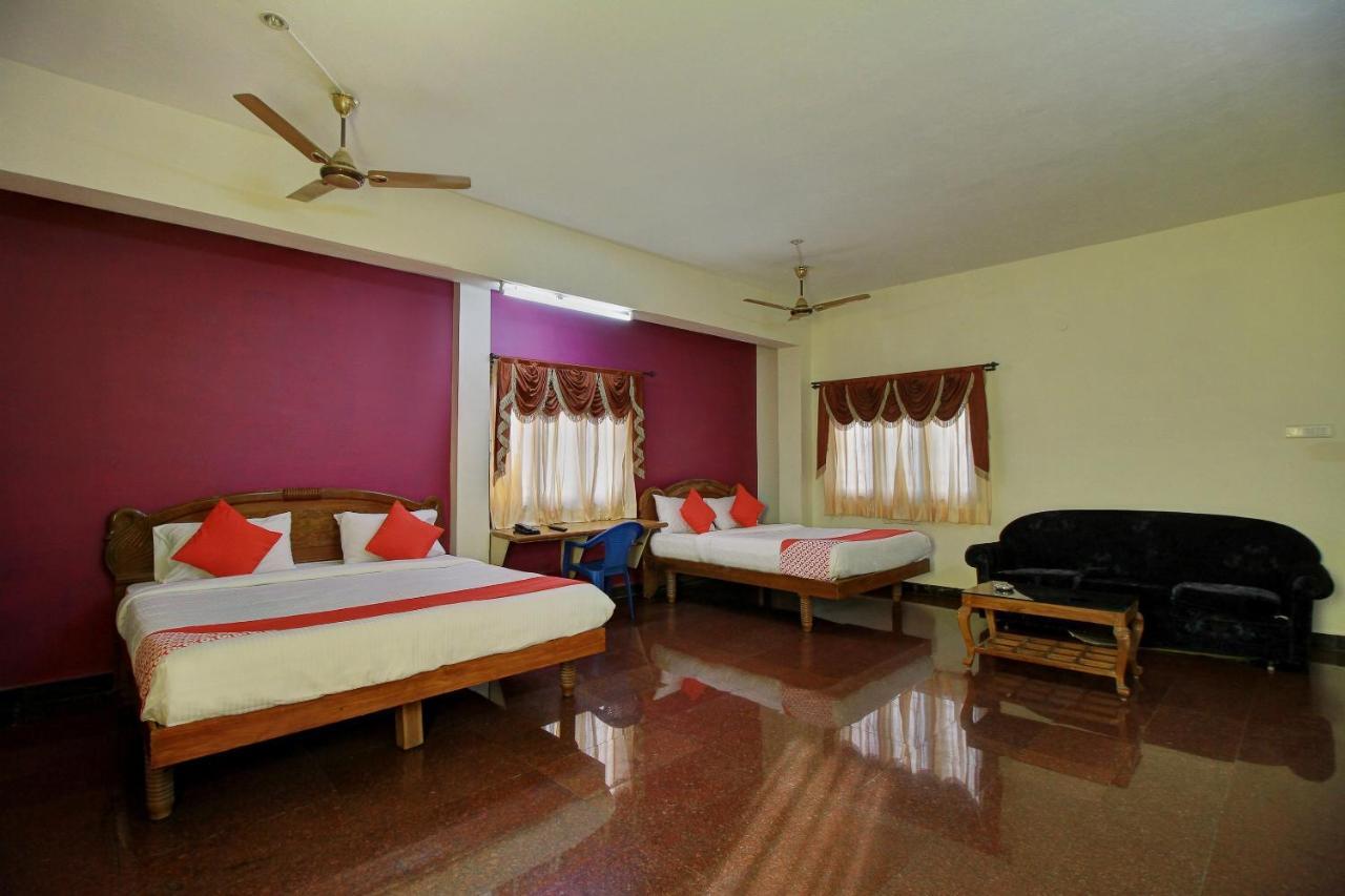 Oyo Flagship 16345 Pkn Residency Hotel มทุราย ภายนอก รูปภาพ