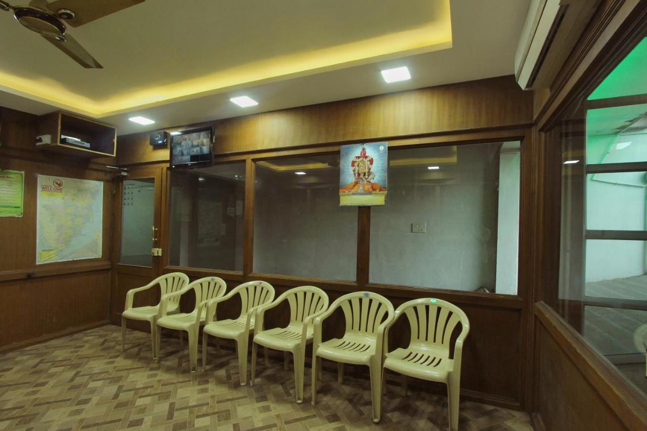 Oyo Flagship 16345 Pkn Residency Hotel มทุราย ภายนอก รูปภาพ